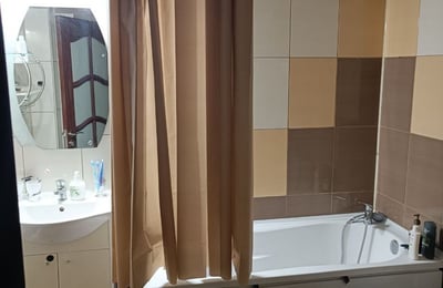 Rental of a budget 3-room apartment, 74 m², Tomis Nord, Constanța, Romania